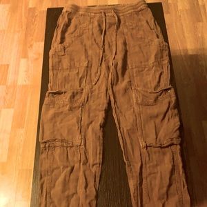 Free people, size XS, brown cargo pants!🤎